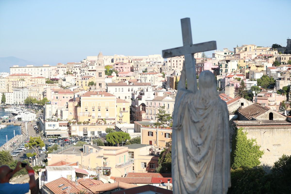 Il centro storico dal belvedere, tra chiese e tetti